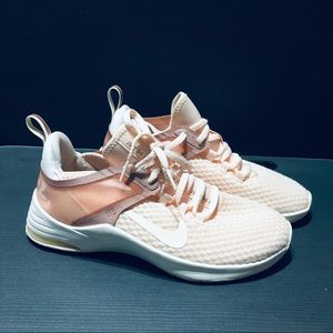 Women’s Nike shoe Bella TR